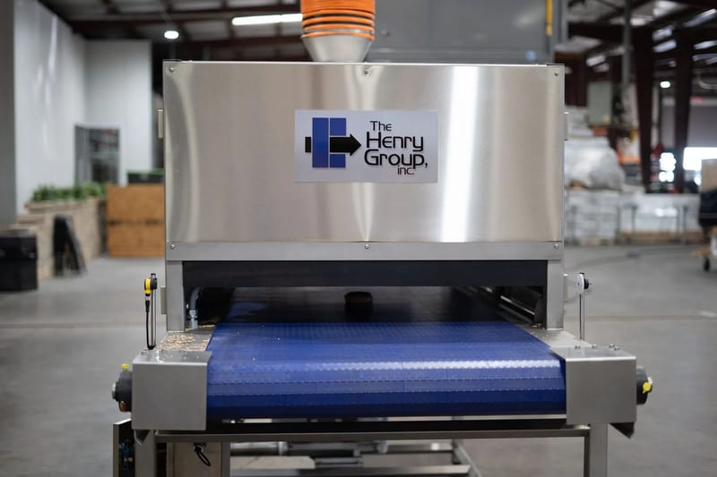 THG pan cleaner with a blue conveyor belt
