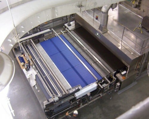 Conveyor transfer with blue belt