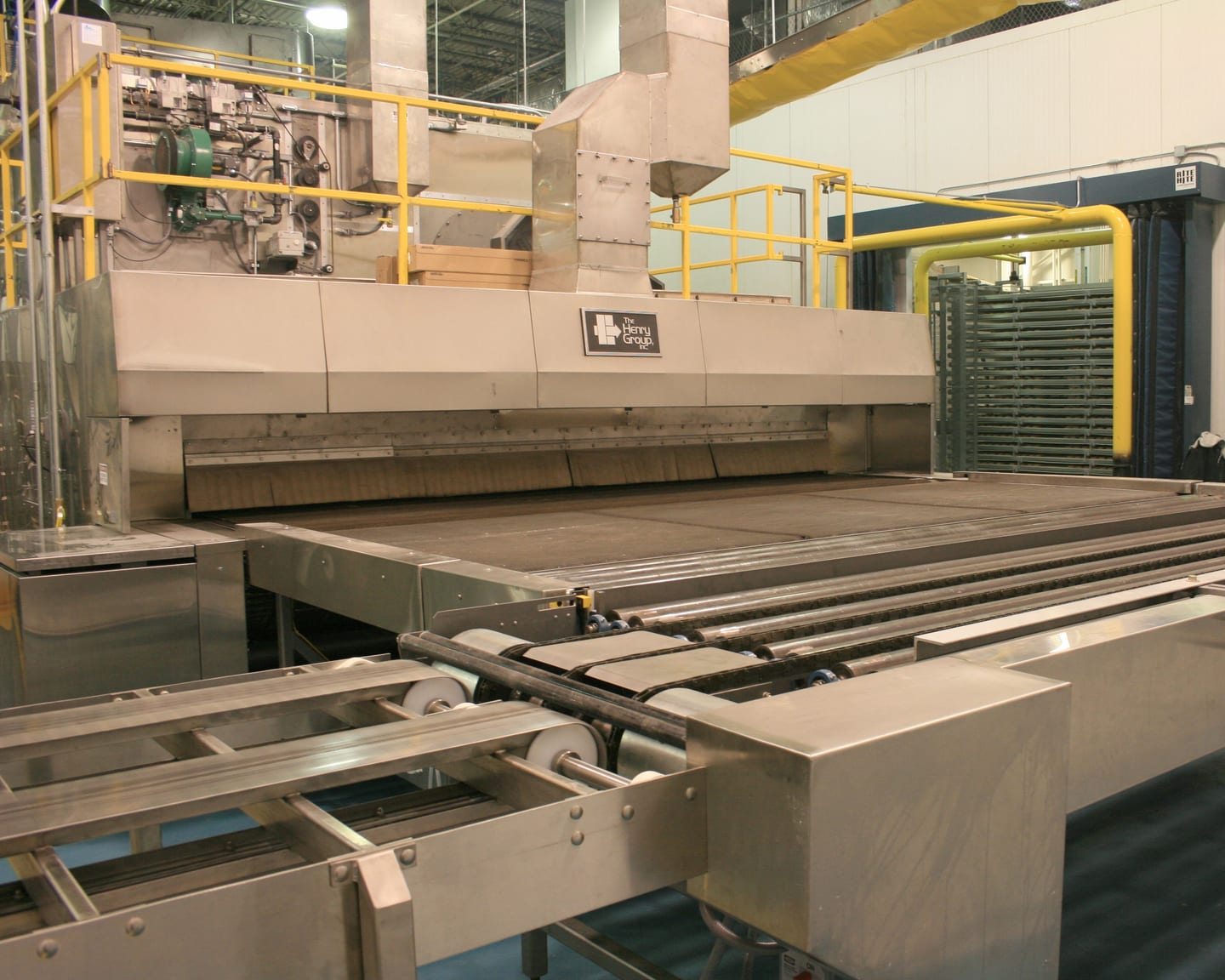 Conveying and loading equipment at a THG tunnel oven
