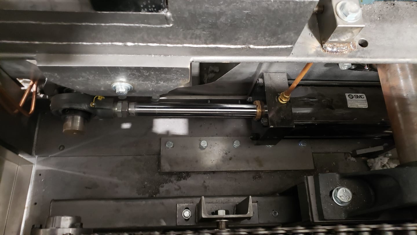 Mechanical components beneath an oven conveyor