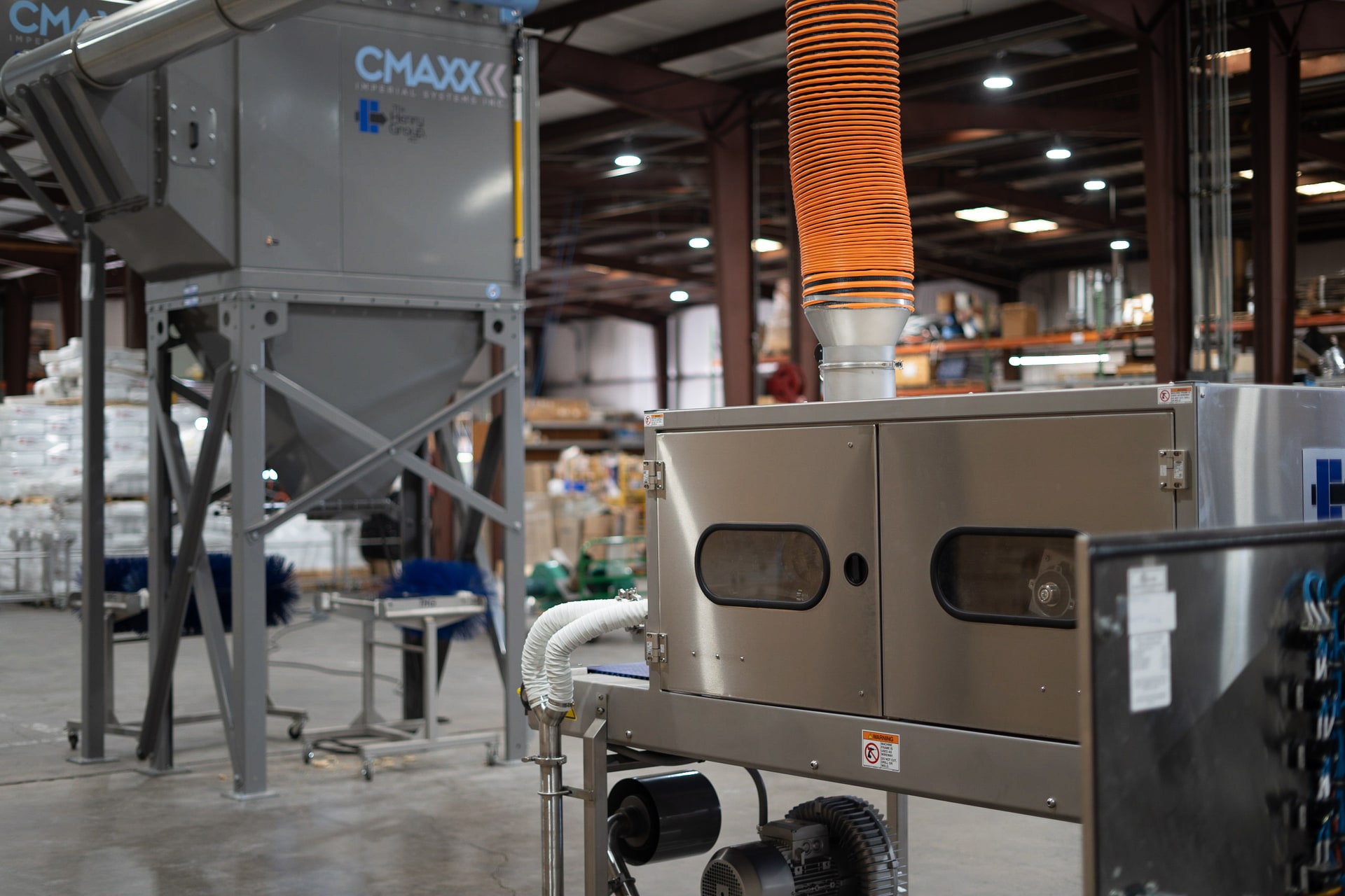 THG pan cleaner with its remote cartridge dust collector