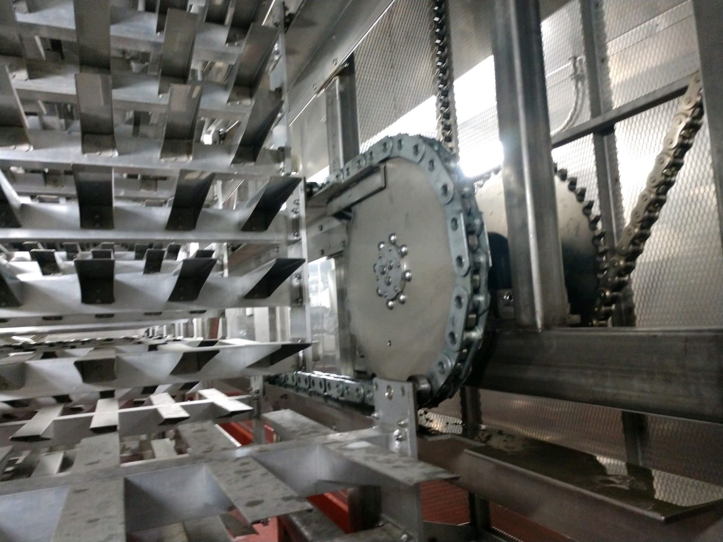 Proofer drive and chain beside the product carriers